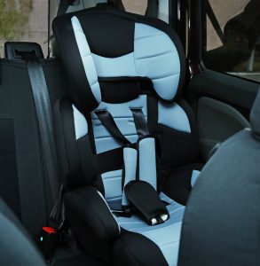 Gray and black 5pt harness carseat